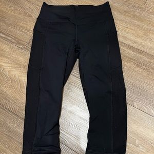 Black lululemon crops size 6